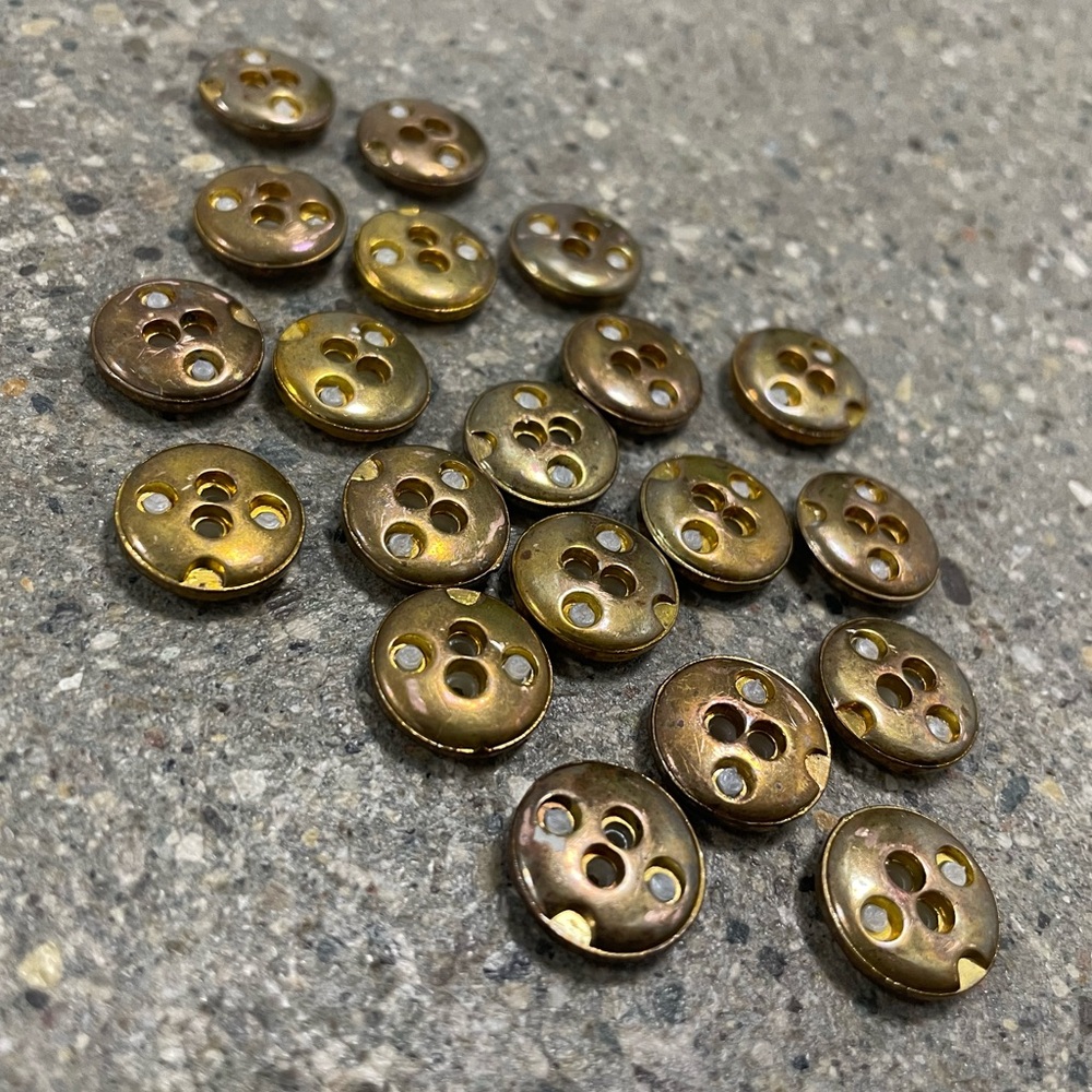 20 piece Vintage Pearl Gold Trim Sewing Buttons Lot - Picture 8 of 10